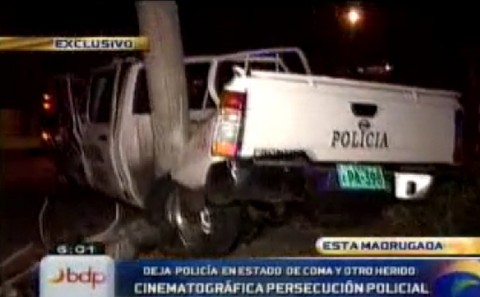 Policías resultan graves tras chocar su patrullero durante una persecución