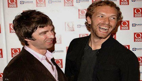 Noel Gallagher y Chris Martin a dúo en los Brit Awards 2012
