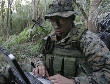 Ejército norteamericano advierte sobre riesgos de usar Facebook