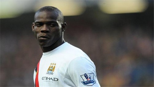 Balotelli no pudo hacer la 'ruleta' de Zinedine Zidane