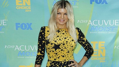 Fergie se molesta por premio a Ashton Kutcher (video)