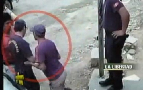 Video: Alcalde de Patáz agredió a un policía que le pidió su identificación