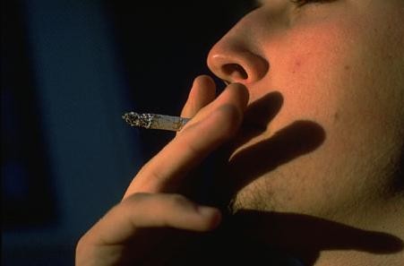 La  Perla: Multarán con 1800 soles a quienes vendan tabaco a menores de edad