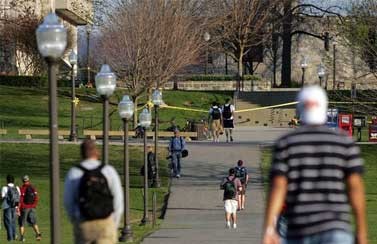 Levantan alerta en universidad de Virginia tras tiroteo