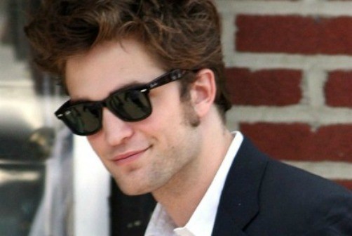 Pattinson recibe descargas de una Taser en escenas de sexo en Cosmopolis