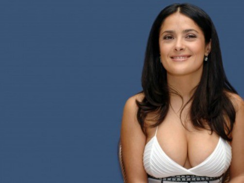 Salma Hayek quería unos pechos grandes cuando era pequeña