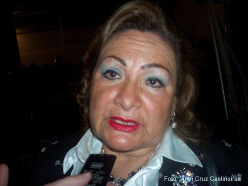 Ex Decana Luz Aurea Saenz apoya a Raúl Chanamé al Decanato del CAL