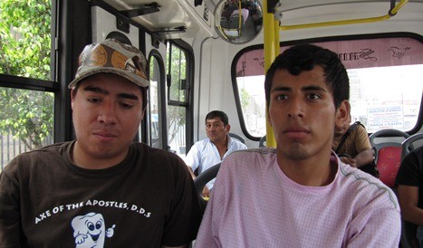 Hip Hop en el bus: 'Me divide tu frontera'