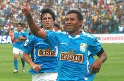 Ronaldinho, Cafú y Aguinaga estarían en partido de despedida del Chorri en abril