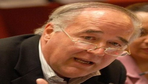 García Belaunde cuestionó 'silencio' de ministros por ordenanza
