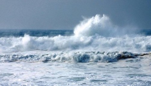 Fuerte oleaje se presentará en el litoral sur peruano