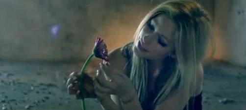 Avril Lavigne estrena su video 'Wish you were here'