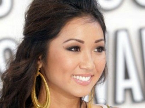 Brenda Song luce su embarazo en la fiesta de Topshop