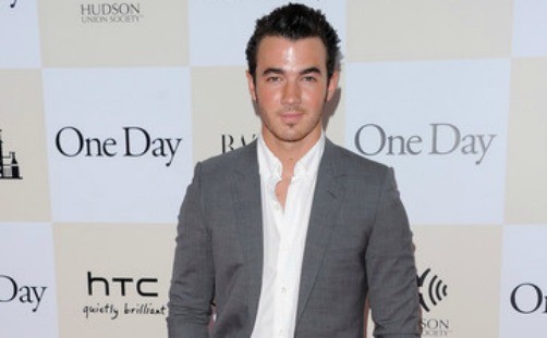 Kevin Jonas colabora en el Mes de la Salud Infantil