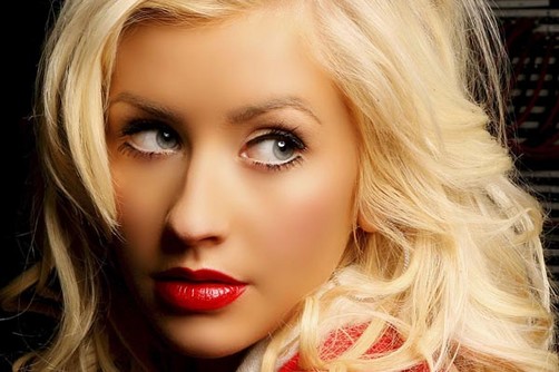 Critican look de Christina Aguilera durante homenaje a Michael Jackson