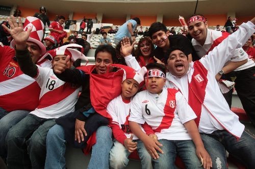 Selección peruana partió de la Videna en medio de gran ovación