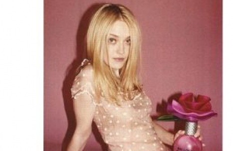 Censuran anuncio publicitario de Dakota Fanning