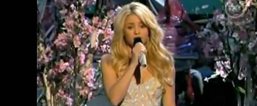 Shakira cantó 'Antes de las 6' en los Grammy Latino