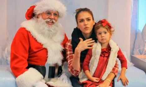 Jessica Alba lleva a su hija Honor a ver a Santa Claus