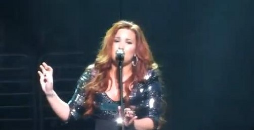 Demi Lovato se presentó en el Q102 Jingle Ball (video)