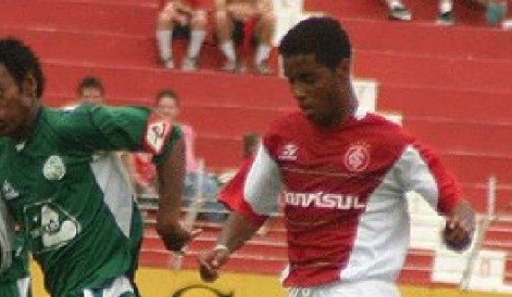 Futbolista brasileño muere al intentar salvar a compañero de río