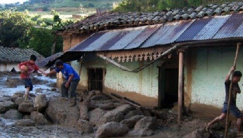 Alud en Apurimac sepulta diez casas y deja dos heridos