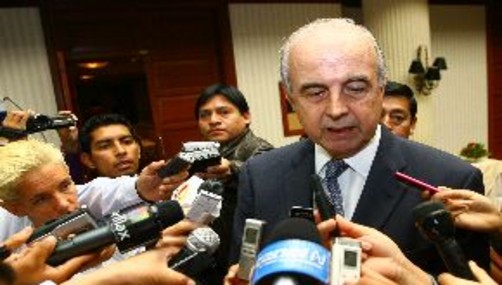 Ministro de Economía sugiere a Dionisio Romero como su sucesor