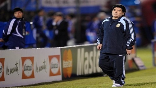 Maradona sufrió un leve accidente de tránsito Maradona sufrió un leve accidente de tránsito