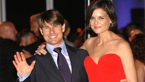 VIDEO: A Tom Cruise le fascina tocarle el trasero a Katie Holmes