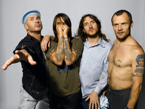 Fans de Red Hot Chili Peppers ya acampan en las afueras del Estadio Nacional