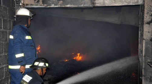 Incendio devora centro comercial en Trujillo