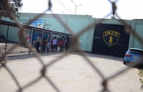 Trasladan a 42 reos peligrosos a Lima