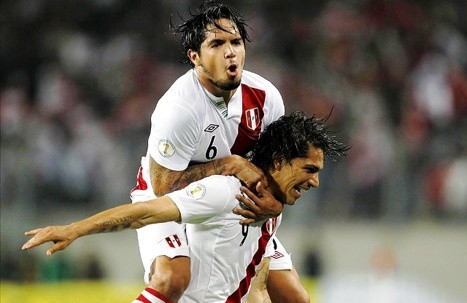 Guerrero y Vargas, entre los futbolistas más populares del mundo