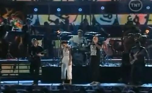 Calle 13 abre la gala de los Grammy Latino con 'Latinoamérica' (video)