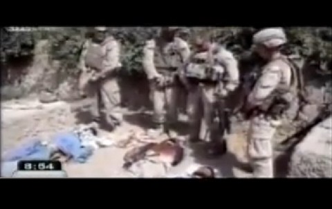 Polémica en Estados Unidos por video que muestra a soldados orinando sobre cadáveres afganos