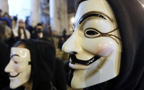 Anonymous 'asalta' página de Interpol