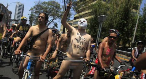 Ciclistas desnudos peruanos alzaron su 'voz' de protesta
