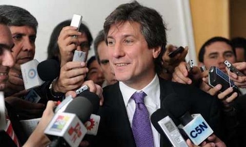 Acusan a vicepresidente argentino de tráfico de influencias