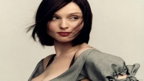 Sophie Ellis-Bextor: Le lanzan gas pimienta en una actuación