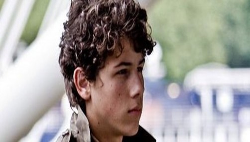 Nick Jonas usa ropa interior de viejo (Foto)