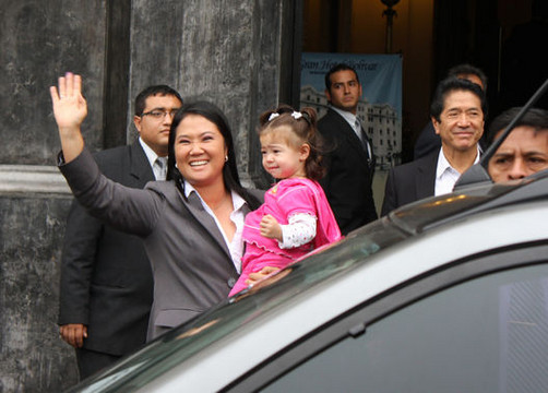 Keiko Fujimori atribuye captura de Abimael Guzmán a su padre