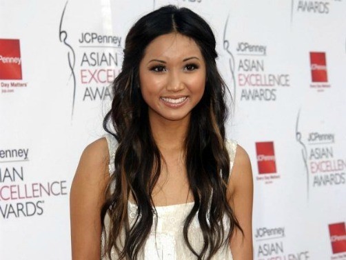 Brenda Song de paseo por Toluca Lake