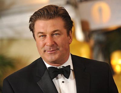 Alec Baldwin se queja del servicio de Starbucks