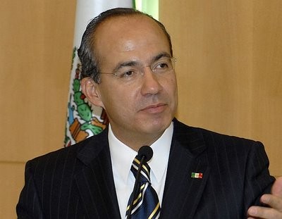 Felipe Calderón sería denunciado en La Haya