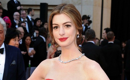 Anne Hathaway debutará como productora