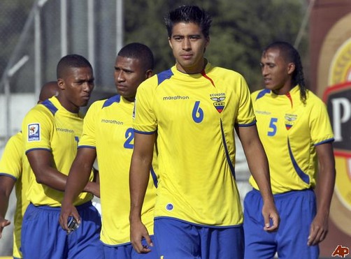 Cristian Noboa no podrá jugar ante Perú por suspensión