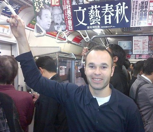 Andrés Iniesta de turista por Tokio