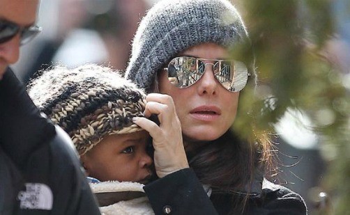 Sandra Bullock planea mimar mucho a su hijo por Navidad