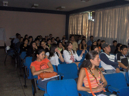 Profesor universitario renuncia a su cargo porque sus alumnos 'no saben escribir'