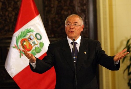 César San Martín dice que nuevo gabinete respeta  parámetros de la Constitución